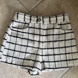 ZARA Stylish Black and White Plaid Shorts S